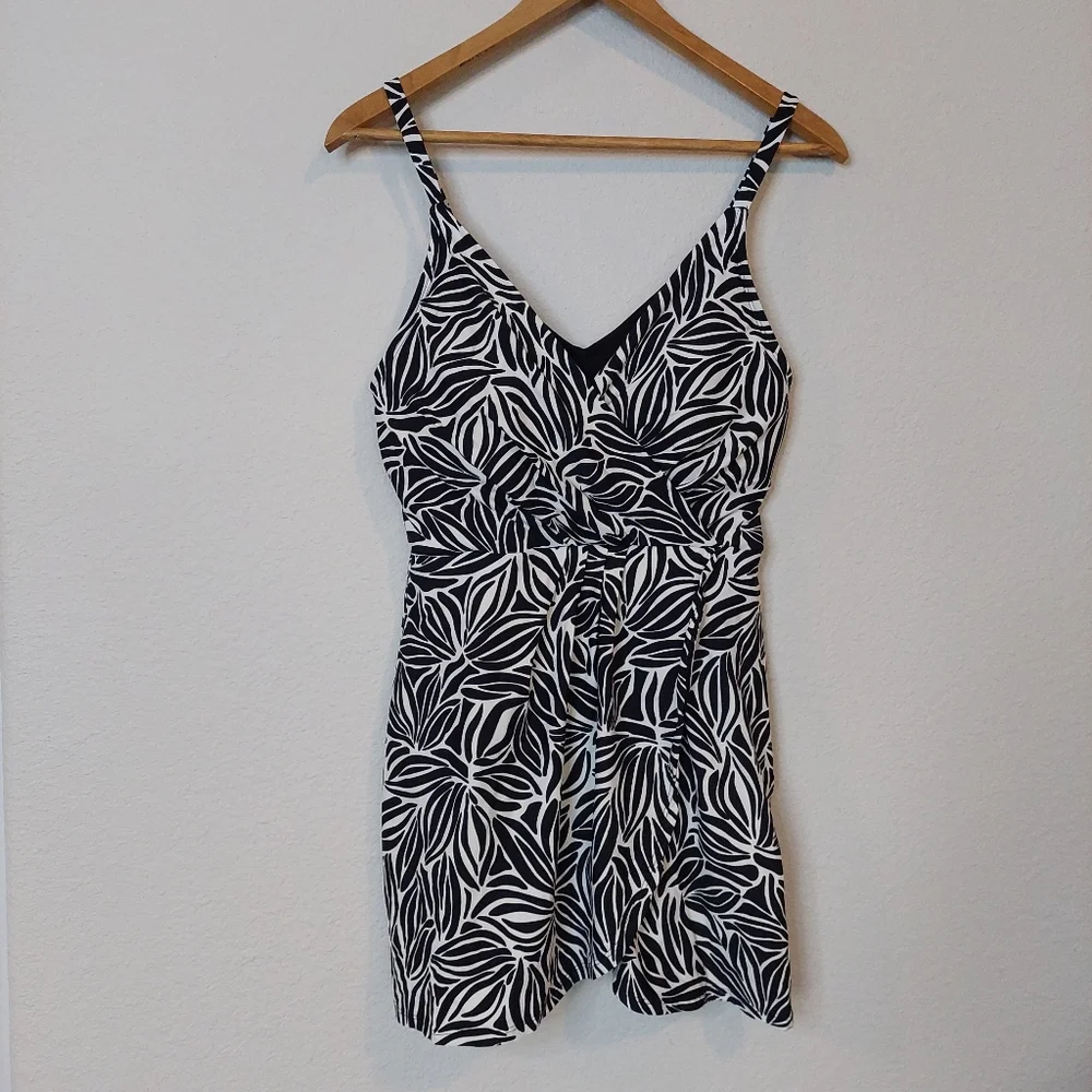 Land’s End‎ Ladies One Piece Swim Dress Size Medium